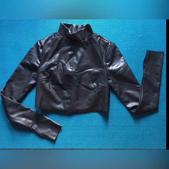 🖤Black faux leather mock turtleneck long sleeve top crop Sz Small NEW!! - Picture 1 of 13